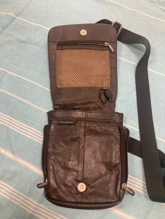 Classic Black Leather Crossbody Sling Bag for Men - Picture 2 of 8